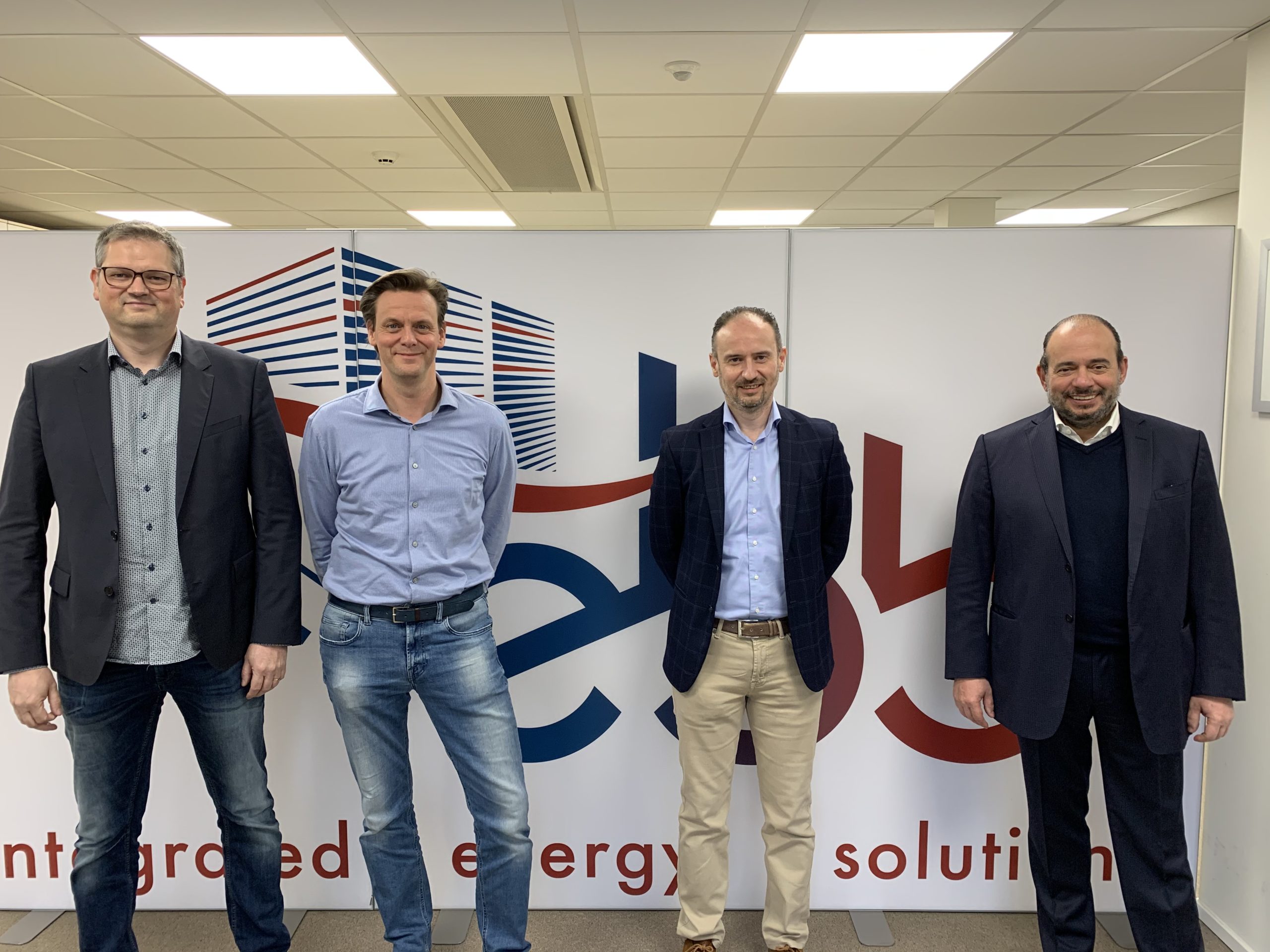 Peter Hermans, Bert Denivel en voormalig mede-eigenaar van EBB Bart Geebelen, samen met Joris Vrancken van P&V Panels (rechts)